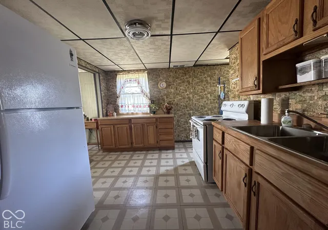 Photo 3 of Single family home for sale at 2208 N Rector Ave, Muncie, IN 47303 | MLS# 22131997 | Listing updated on 2026-10-23