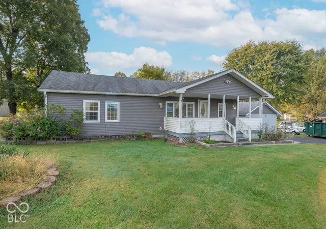 Single family home for sale at 565 W Greencastle Rd, Mooresville, IN 46158 | MLS# 22132013