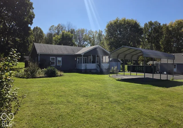 Photo 2 of Single family home for sale at 565 W Greencastle Rd, Mooresville, IN 46158 | MLS# 22132013 | Listing updated on 2026-10-27