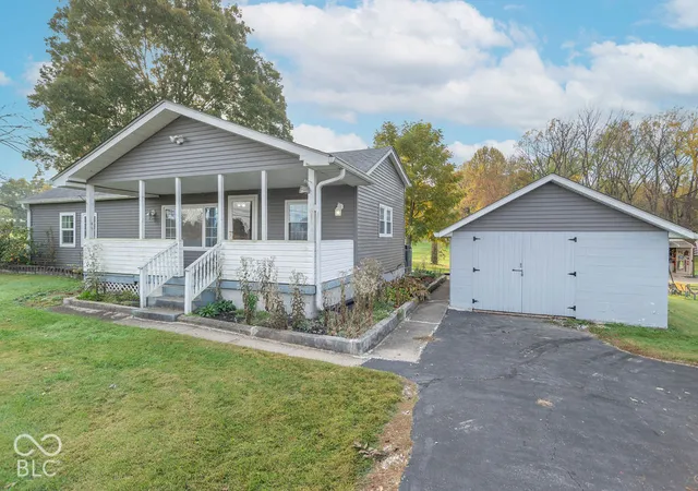 Photo 1 of Single family home for sale at 565 W Greencastle Rd, Mooresville, IN 46158 | MLS# 22132013 | Listing updated on 2026-10-28