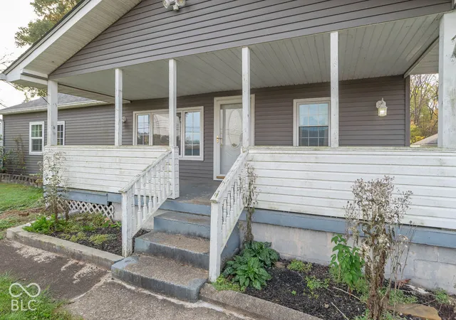 Photo 4 of Single family home for sale at 565 W Greencastle Rd, Mooresville, IN 46158 | MLS# 22132013 | Listing updated on 2026-10-28