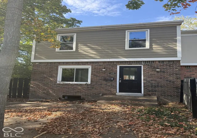 Condo for sale at 392 Aspen Dr, Carmel, IN 46032 | MLS# 22132015