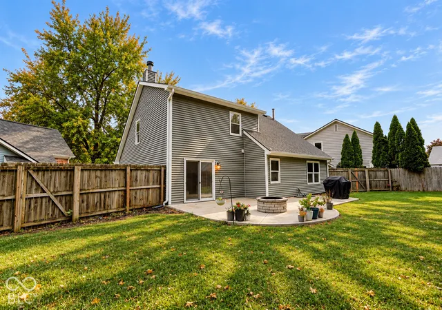 Photo 4 of Single family home for sale at 8584 Woodstone Ct, Indianapolis, IN 46256 | MLS# 22132017 | Listing updated on 2026-10-28