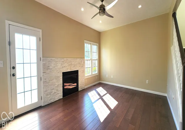 Photo 4 of Single family home for sale at 2037 Pinewood Dr, Columbus, IN 47203 | MLS# 22132029 | Listing updated on 2026-10-26