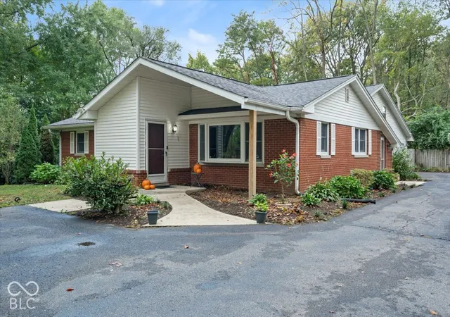 Photo 1 of Single family home for sale at 6802 Hillcrest Ct, Indianapolis, IN 46227 | MLS# 22132034 | Listing updated on 2026-10-31