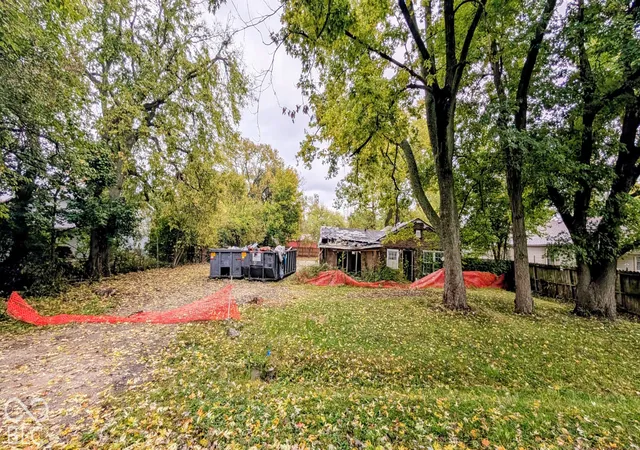 Photo 1 of Sale Pending at 2915 Villa Ave, Indianapolis, IN 46203 | MLS# 22132036 | Listing updated on 2026-10-20