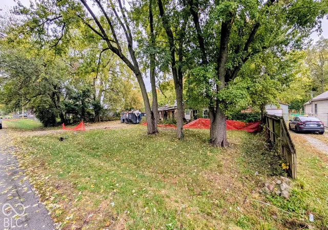 Photo 3 of Sale Pending at 2915 Villa Ave, Indianapolis, IN 46203 | MLS# 22132036 | Listing updated on 2026-10-20