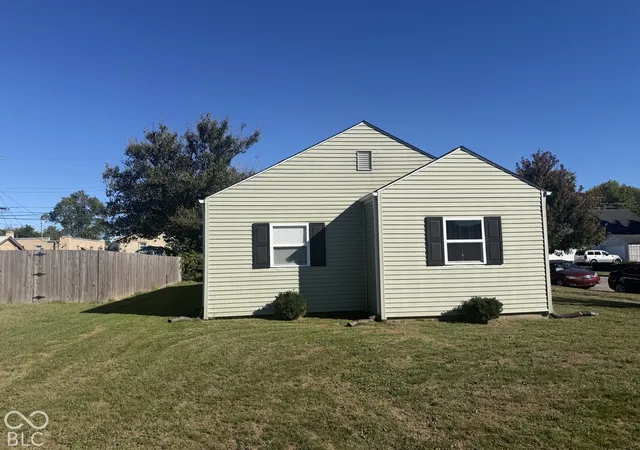 Photo 3 of Single family home for sale at 820 West 4th, Seymour, IN 47274 | MLS# 22132042 | Listing updated on 2026-10-19