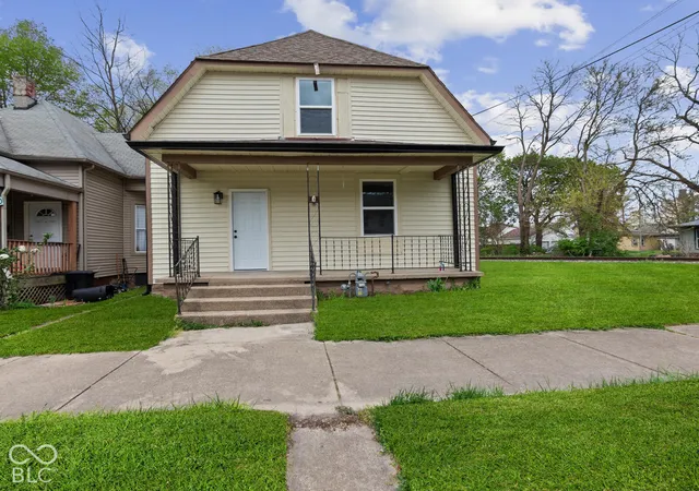 Photo 1 of Single family home for sale at 122 E Mechanic St, Shelbyville, IN 46176 | MLS# 22132049 | Listing updated on 2026-10-23
