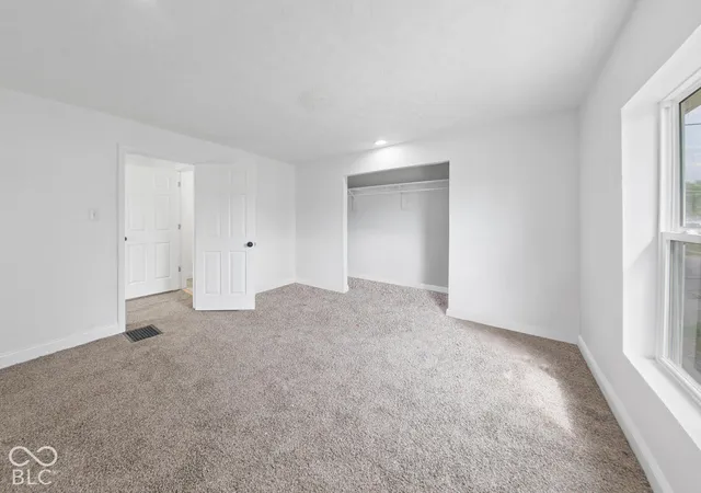 Photo 4 of Single family home for sale at 122 E Mechanic St, Shelbyville, IN 46176 | MLS# 22132049 | Listing updated on 2026-10-23