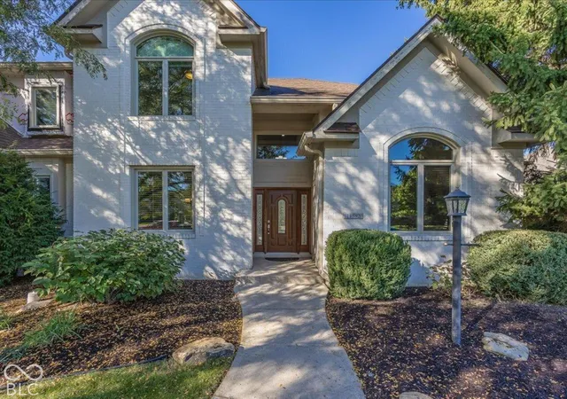 Photo 2 of Sale Pending at 11582 Sutton Pl Dr E, Carmel, IN 46032 | MLS# 22132052 | Listing updated on 2026-10-19