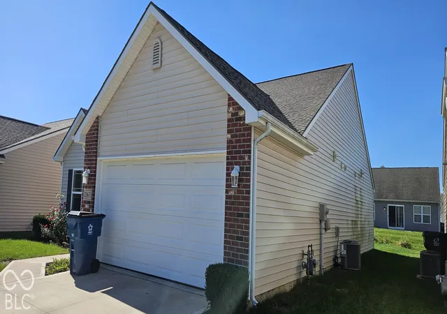 Photo 2 of Single family home for sale at 2165 Blue Spring Run, Fort Wayne, IN 46808 | MLS# 22132054 | Listing updated on 2026-10-23