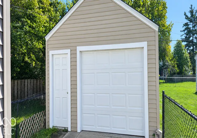 Photo 3 of Single family home for sale at 724 Vance, Fort Wayne, IN 46805 | MLS# 22132056 | Listing updated on 2026-10-23