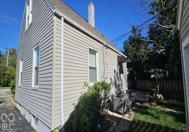 Photo 4 of Single family home for sale at 724 Vance, Fort Wayne, IN 46805 | MLS# 22132056 | Listing updated on 2026-10-23