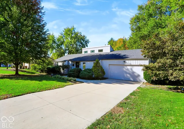 Photo 3 of Sale Pending at 840 Countryside Ln, Columbus, IN 47201 | MLS# 22132057 | Listing updated on 2026-10-23
