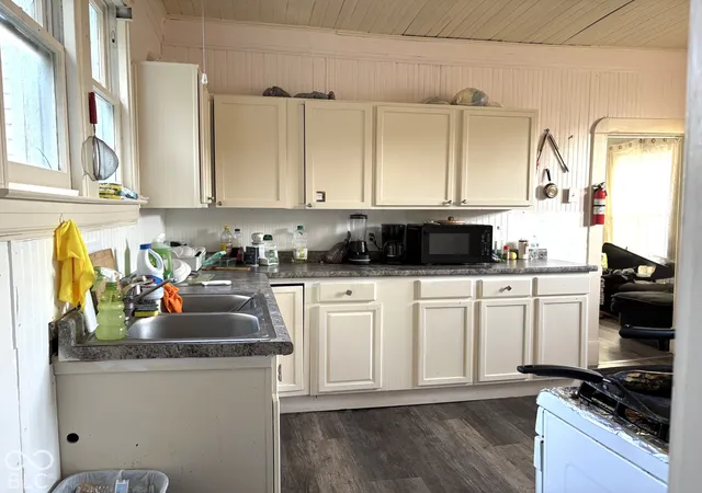 Photo 1 of Single family home for sale at 209 Hamilton St, Crawfordsville, IN 47933 | MLS# 22132063 | Listing updated on 2026-10-23