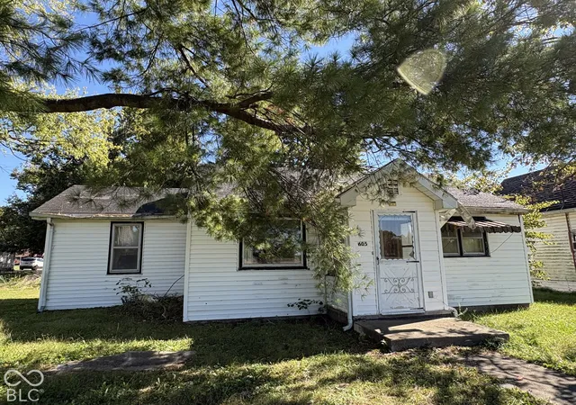 Photo 1 of Single family home for sale at 605 Outline, Clay City, IN 47841 | MLS# 22132064 | Listing updated on 2026-10-17
