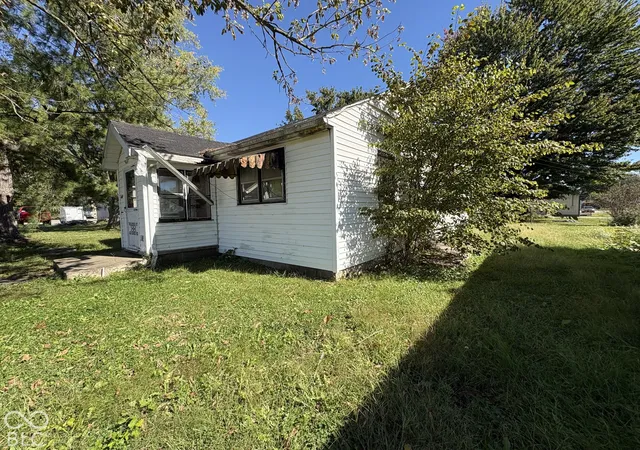 Photo 2 of Single family home for sale at 605 Outline, Clay City, IN 47841 | MLS# 22132064 | Listing updated on 2026-10-17