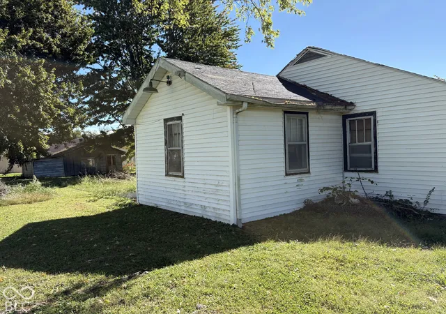 Photo 3 of Single family home for sale at 605 Outline, Clay City, IN 47841 | MLS# 22132064 | Listing updated on 2026-10-17
