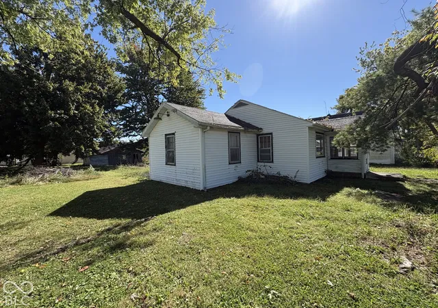 Photo 3 of Single family home for sale at 605 Outline, Clay City, IN 47841 | MLS# 22132064 | Listing updated on 2026-10-17