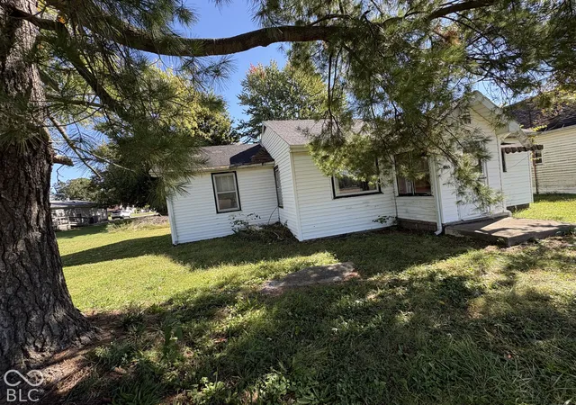Photo 4 of Single family home for sale at 605 Outline, Clay City, IN 47841 | MLS# 22132064 | Listing updated on 2026-10-17