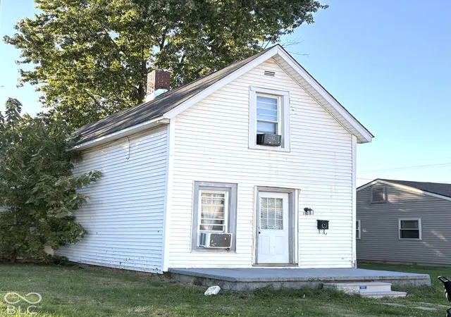 Photo 1 of Single family home for sale at 211 Hamilton St, Crawfordsville, IN 47933 | MLS# 22132066 | Listing updated on 2026-10-23