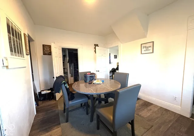 Photo 2 of Single family home for sale at 211 Hamilton St, Crawfordsville, IN 47933 | MLS# 22132066 | Listing updated on 2026-10-23