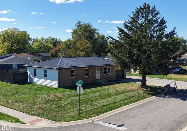 Photo 3 of Single family home for sale at 501 Woodruff Ct, Seymour, IN 47274 | MLS# 22132068 | Listing updated on 2026-10-19