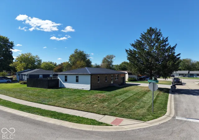 Photo 4 of Single family home for sale at 501 Woodruff Ct, Seymour, IN 47274 | MLS# 22132068 | Listing updated on 2026-10-19