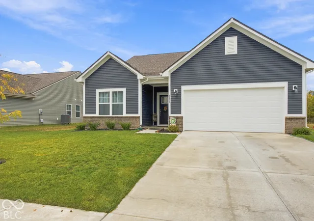 Photo 3 of Single family home for sale at 4432 Sedgewick Ct, Columbus, IN 47201 | MLS# 22132071 | Listing updated on 2026-10-28