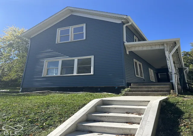 Single family home for sale at 522 S Jefferson St, Hartford City, IN 47348 | MLS# 22132081