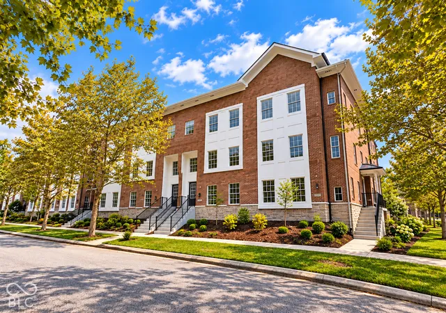 Townhouse for sale at 5756 Birtz Rd, Indianapolis, IN 46216 | MLS# 22132087