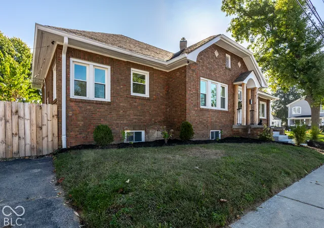 Photo 1 of Single family home for sale at 260 W 44th Street, Indianapolis, IN 46208 | MLS# 22132092 | Listing updated on 2026-10-22