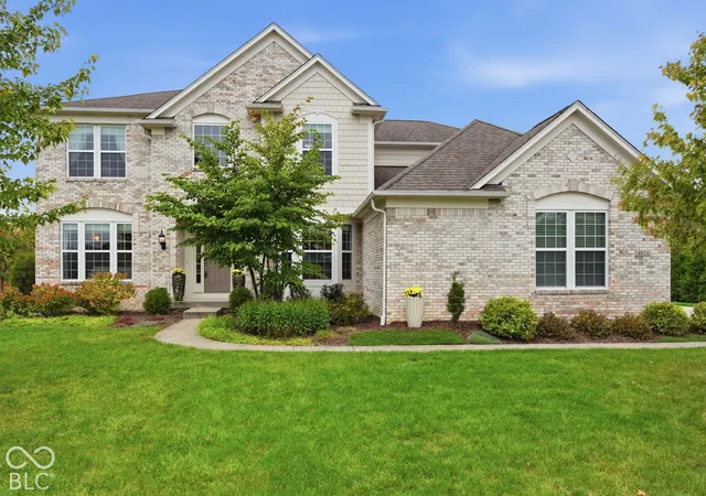 Photo 1 of Single family home for sale at 4824 S Cobblestone Dr, Zionsville, IN 46077 | MLS# 22132093 | Listing updated on 2026-10-27