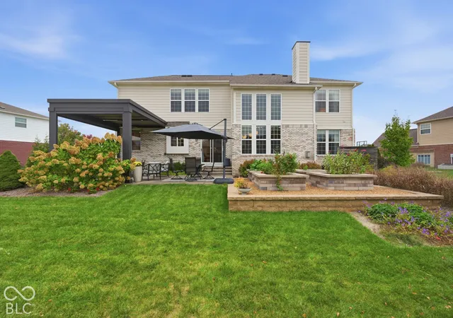 Photo 2 of Single family home for sale at 4824 S Cobblestone Dr, Zionsville, IN 46077 | MLS# 22132093 | Listing updated on 2026-10-27