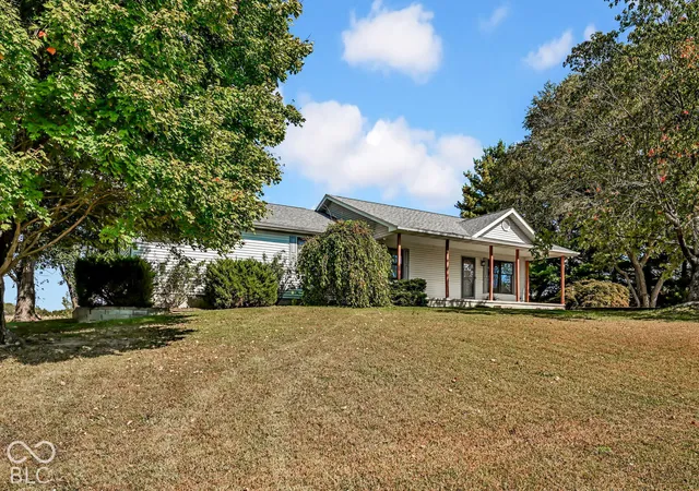 Photo 2 of Sale Pending at 2450 W 300 South, Columbus, IN 47201 | MLS# 22132097 | Listing updated on 2026-10-29