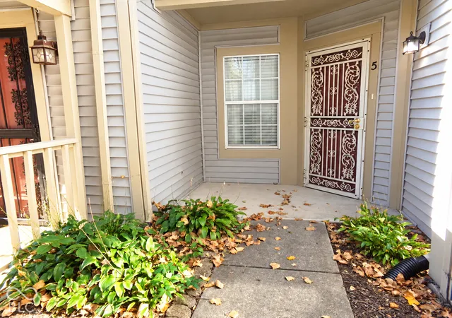 Photo 3 of Condo for sale at 7608 Reflections Dr #5, Indianapolis, IN 46214 | MLS# 22132100 | Listing updated on 2026-10-22