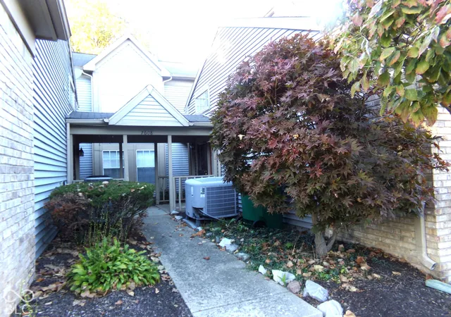 Photo 4 of Condo for sale at 7608 Reflections Dr #5, Indianapolis, IN 46214 | MLS# 22132100 | Listing updated on 2026-10-22