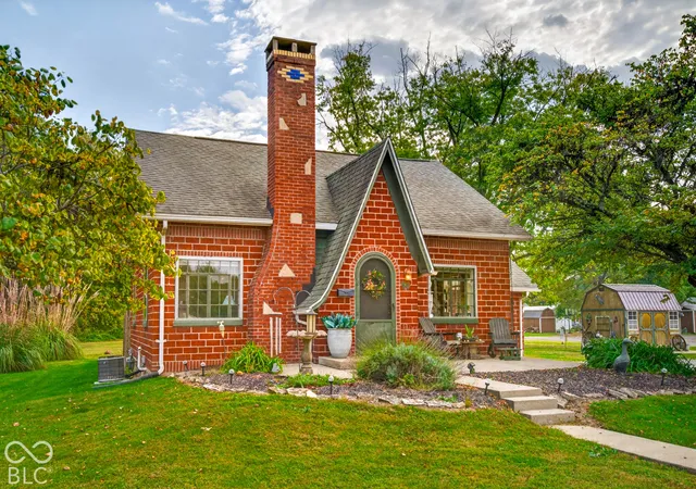 Single family home for sale at 70 Norris Ave, North Vernon, IN 47265 | MLS# 22132101
