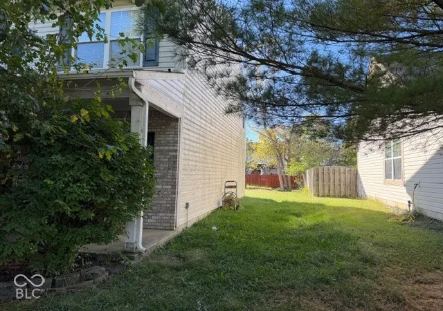 Photo 2 of Single family home for sale at 1822 Brk Xing Way, Indianapolis, IN 46229 | MLS# 22132102 | Listing updated on 2026-10-19