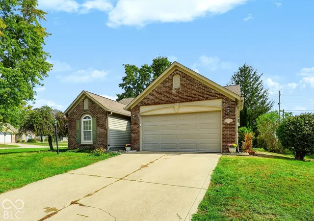 Photo 2 of Single family home for sale at 1495 Hedge Ct, Greenfield, IN 46140 | MLS# 22132105 | Listing updated on 2026-10-27