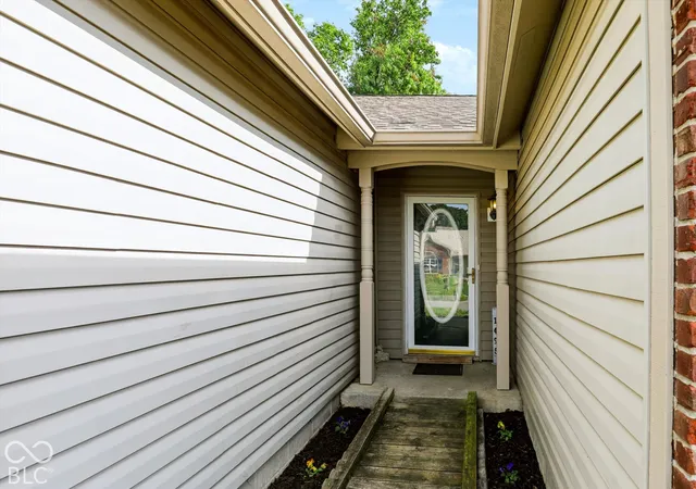 Photo 4 of Single family home for sale at 1495 Hedge Ct, Greenfield, IN 46140 | MLS# 22132105 | Listing updated on 2026-10-27