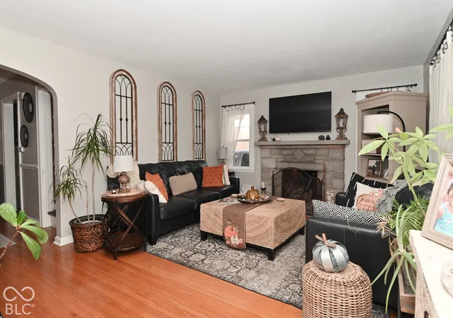 Photo 2 of Single family home for sale at 886 N Whittier Pl, Indianapolis, IN 46219 | MLS# 22132125 | Listing updated on 2026-10-30