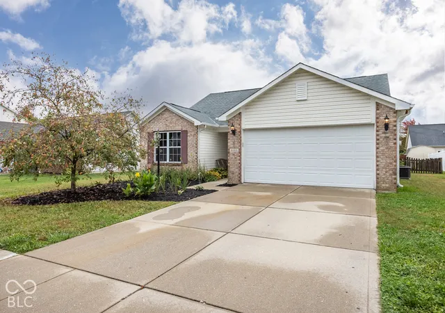 Photo 2 of Single family home for sale at 8105 Red Barn Ct, Indianapolis, IN 46239 | MLS# 22132126 | Listing updated on 2026-10-27