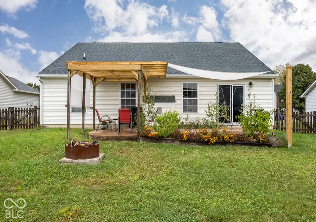 Photo 3 of Single family home for sale at 8105 Red Barn Ct, Indianapolis, IN 46239 | MLS# 22132126 | Listing updated on 2026-10-27