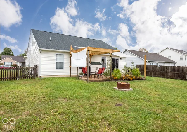 Photo 4 of Single family home for sale at 8105 Red Barn Ct, Indianapolis, IN 46239 | MLS# 22132126 | Listing updated on 2026-10-27