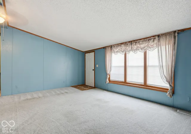 Photo 4 of Sale Pending at 4681 Autumn Ridge Dr, Columbus, IN 47203 | MLS# 22132129 | Listing updated on 2026-10-27