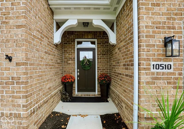 Photo 4 of Sale Pending at 10510 Fox Hunt Rd, Fishers, IN 46040 | MLS# 22132140 | Listing updated on 2026-10-26