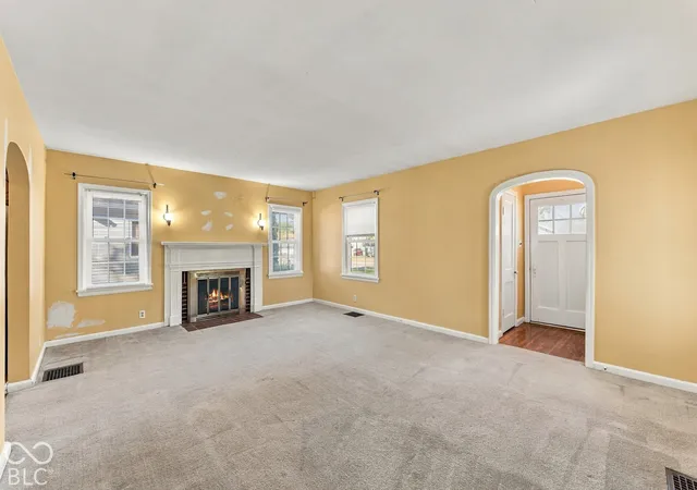 Photo 2 of Single family home for sale at 731 25th Street, Columbus, IN 47201 | MLS# 22132144 | Listing updated on 2026-10-29