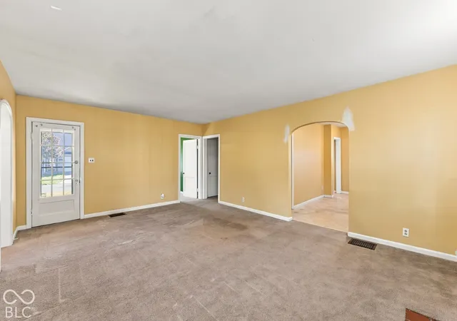 Photo 4 of Single family home for sale at 731 25th Street, Columbus, IN 47201 | MLS# 22132144 | Listing updated on 2026-10-29